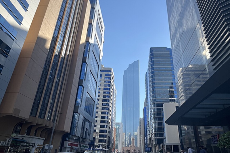 Abu Dhabi Freezes Rents:  Industry Reacts to Market Stabilisation Move